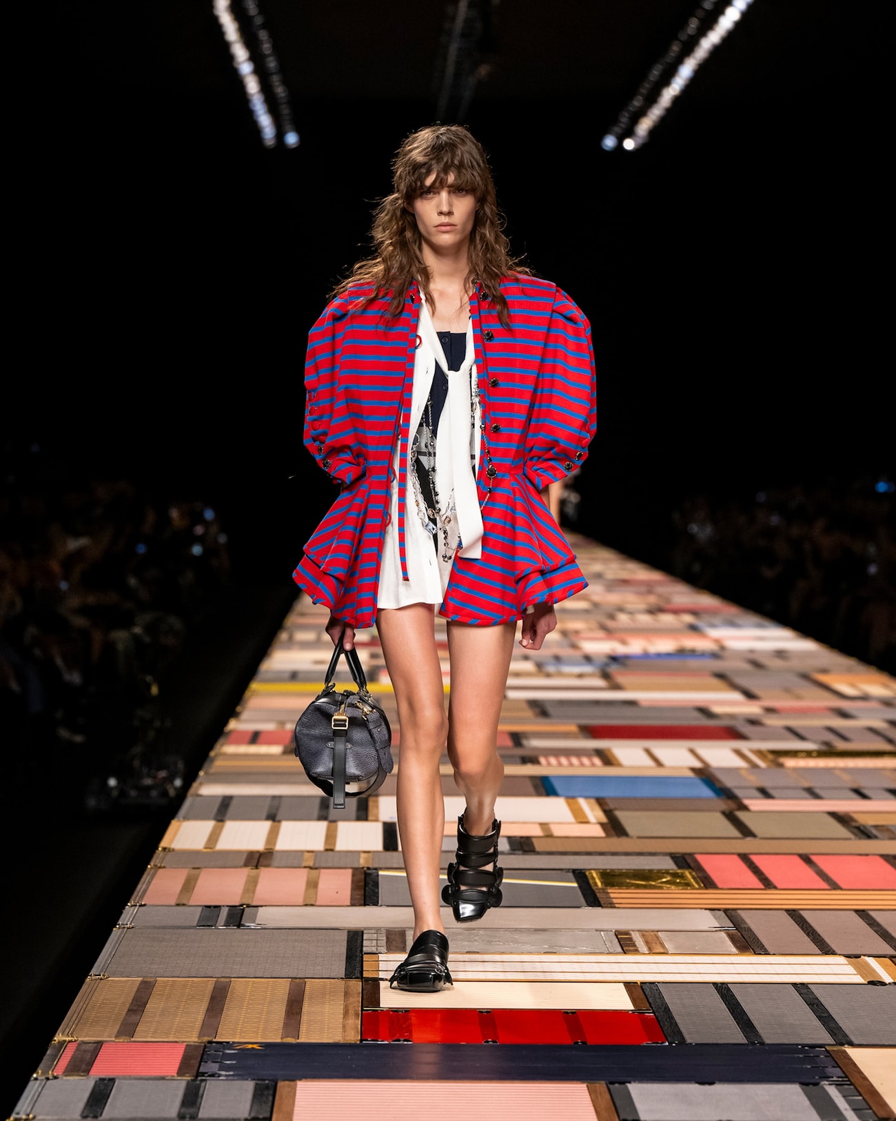 Women's Spring-Summer 2025 Show | LOUIS VUITTON