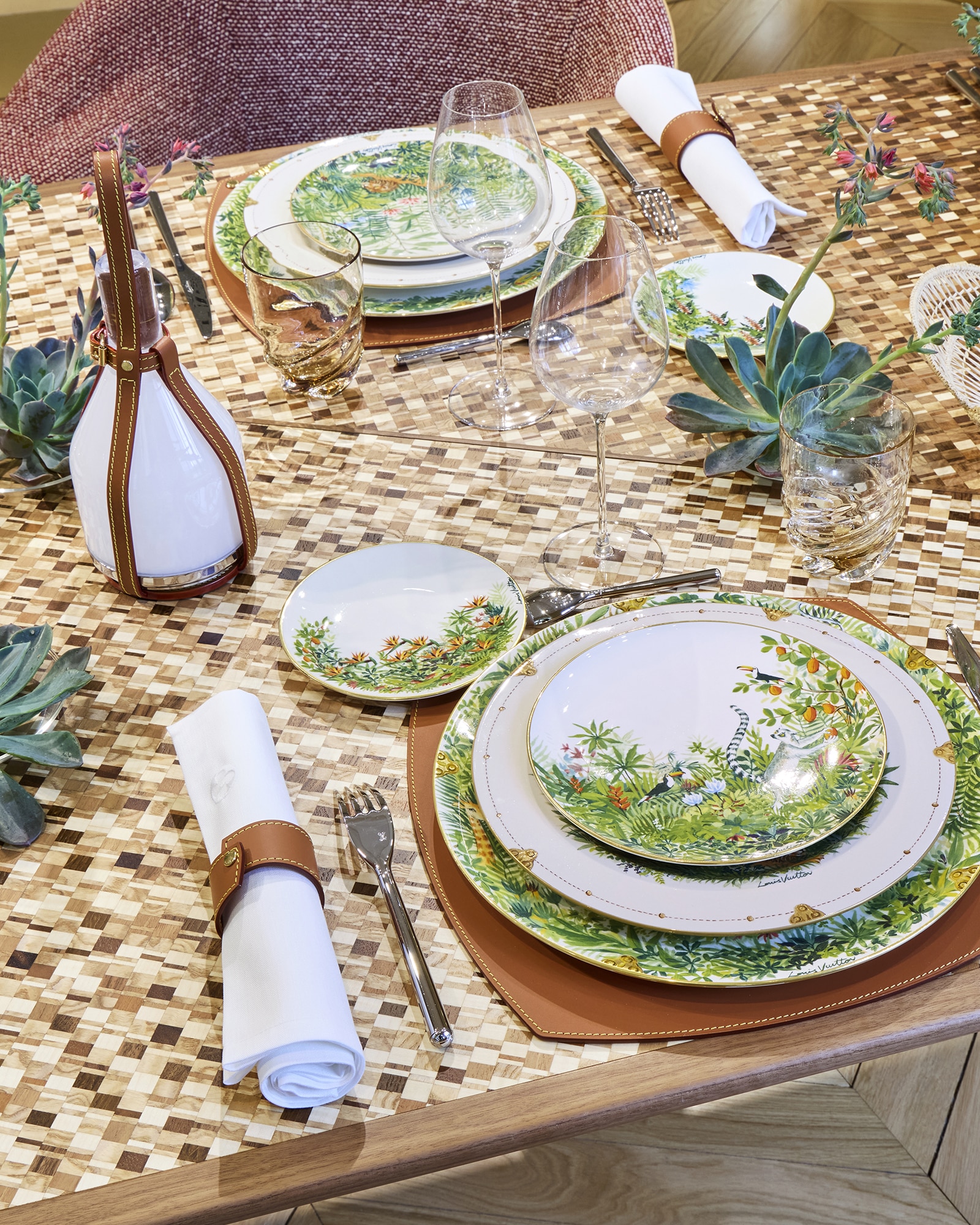 LV By The Pool - Art of Dining - Home, Lifestyle and Library