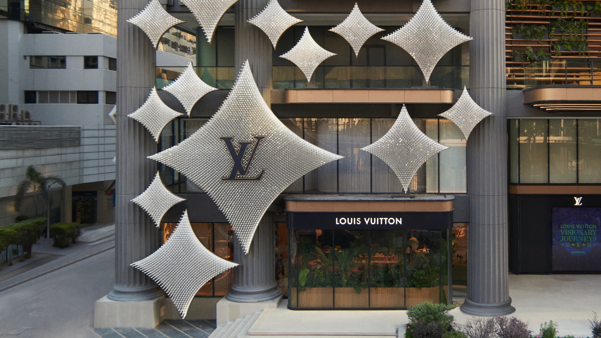LV The Place Bangkok | LOUIS VUITTON