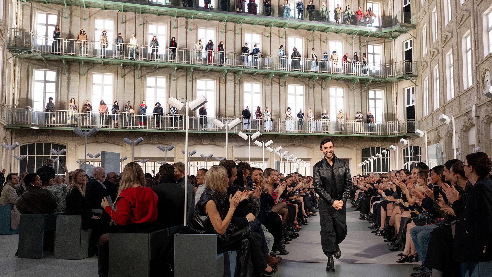 Women's Fall-Winter 2025 Show | LOUIS VUITTON