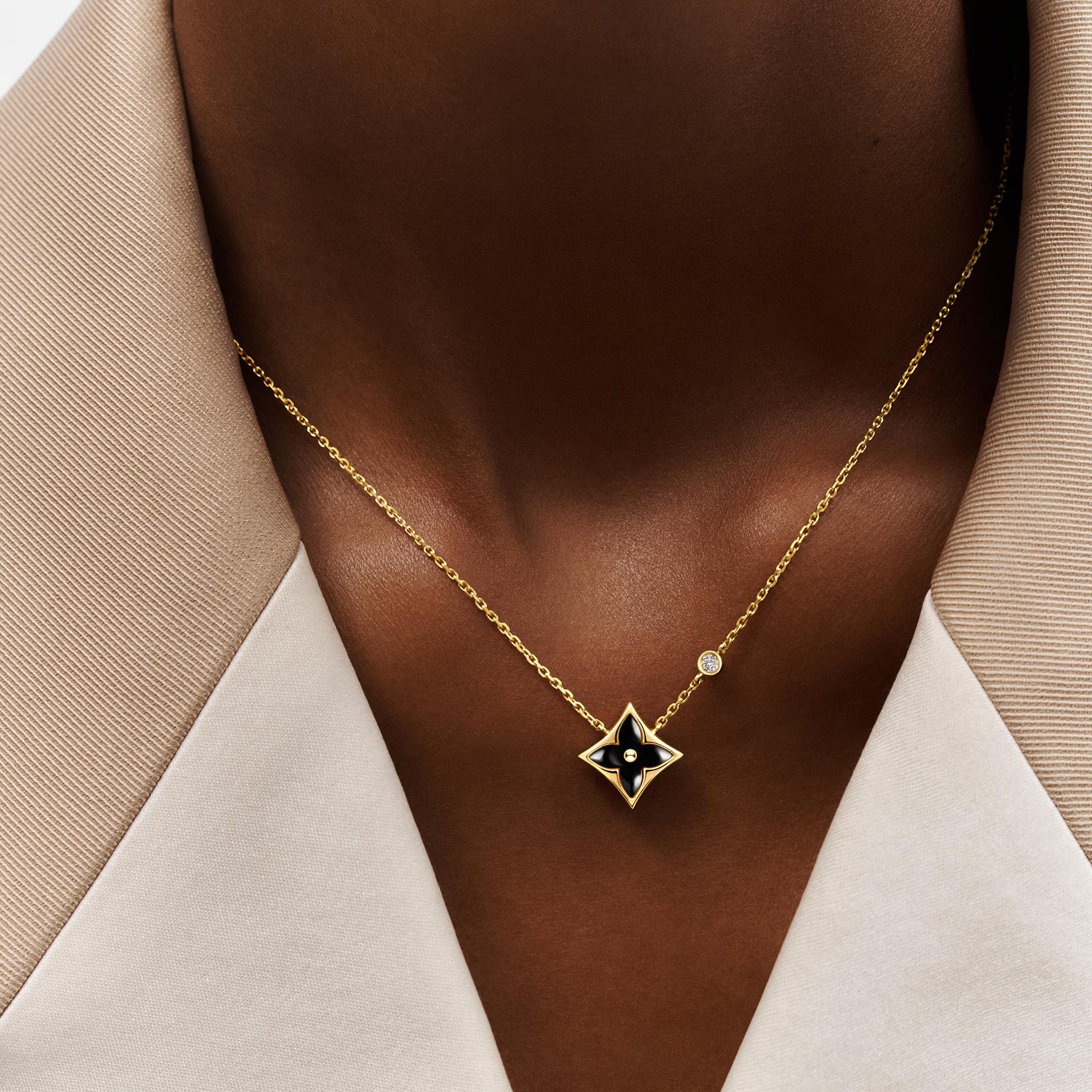 Color Blossom Bb Star Pendant, Yellow Gold, Onyx And Diamond  in Jewellery