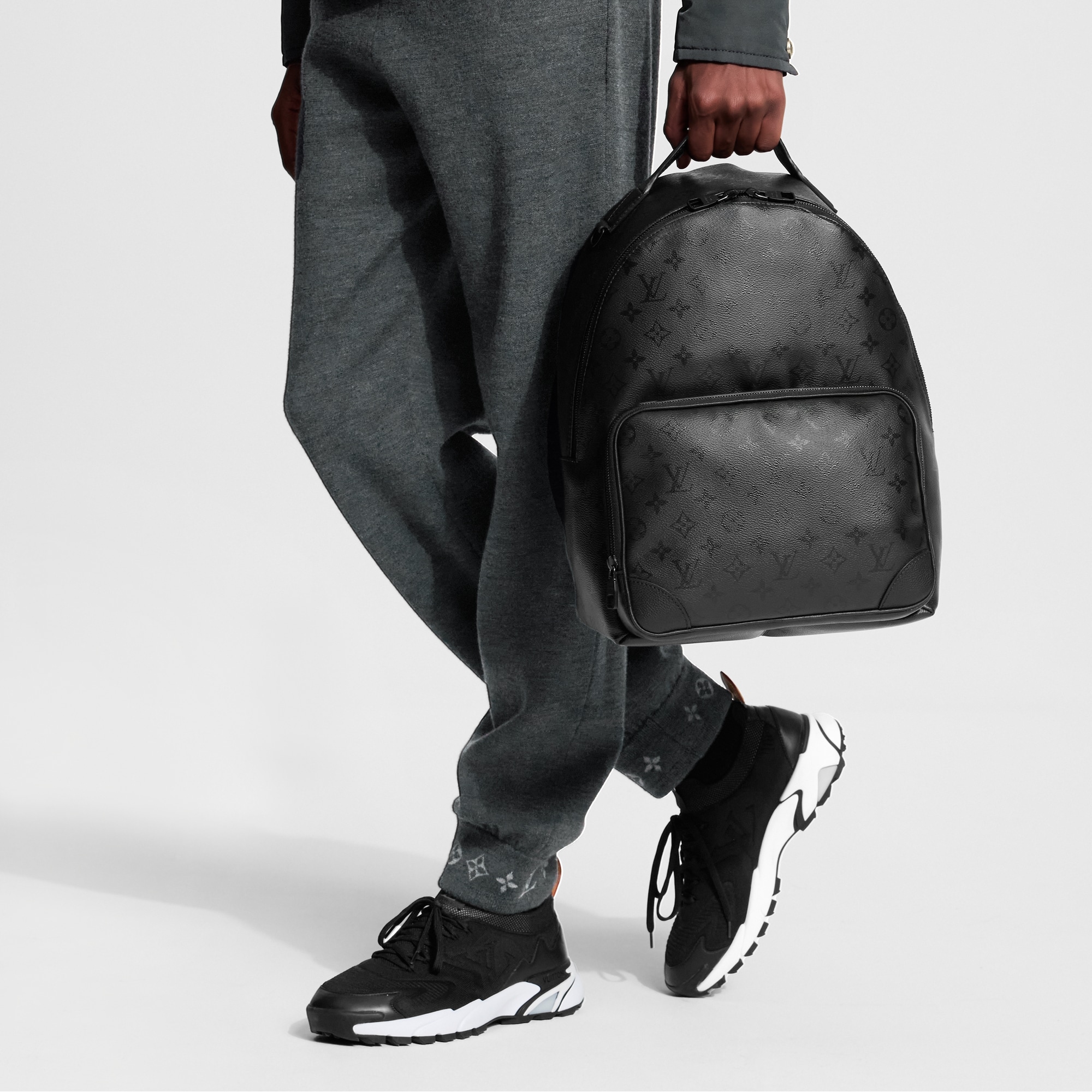 Discovery Cargo Backpack G72 - Men Bags | LOUIS VUITTON display picture 1