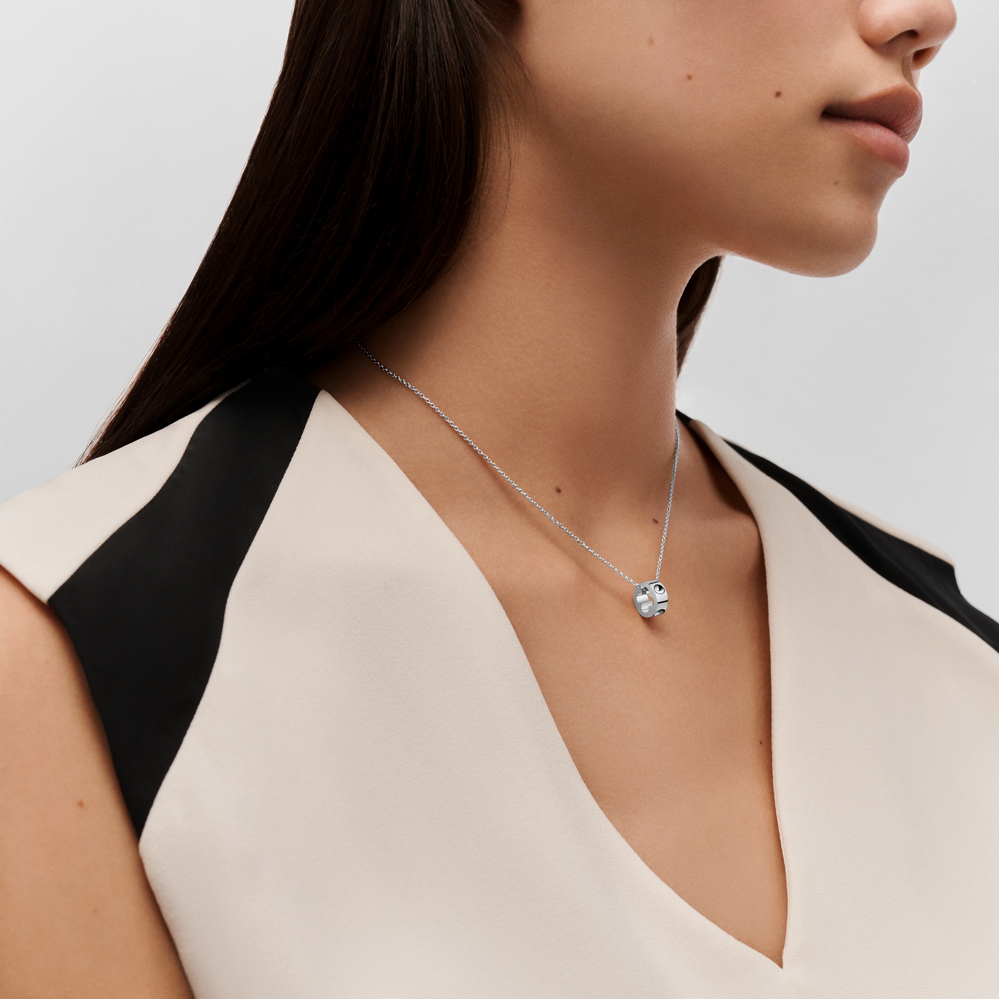 Empreinte Pendant, White Gold  in Jewellery