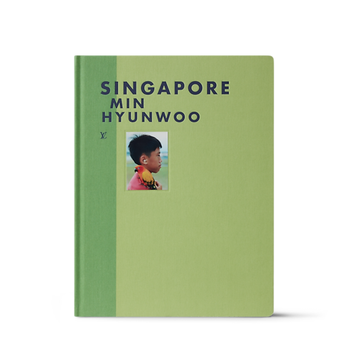 Fashion Eye Singapore in Trunks, Travel and Home's Books and Stationery Fashion Eye Books collections by Louis Vuitton (Product zoom)
