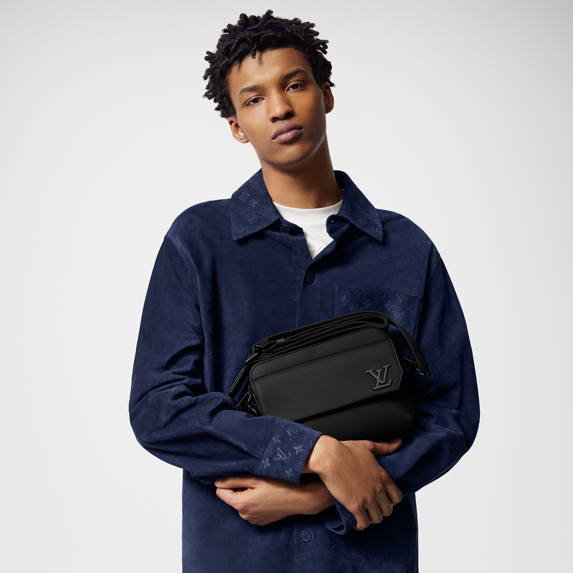 Fastline Messenger LV Aerogram in Bags and Small Leather Goods