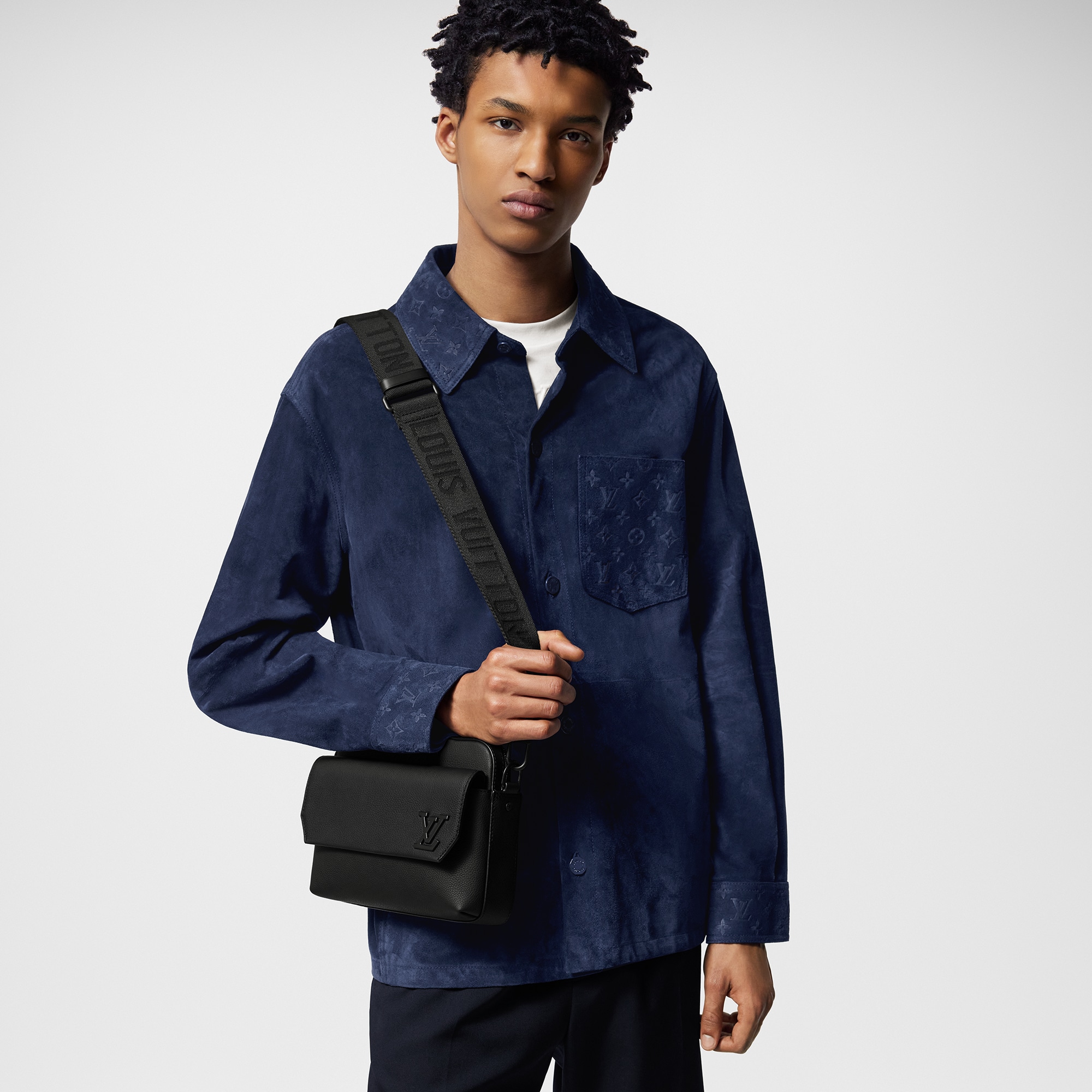 Fastline Messenger LV Aerogram in Bags and Small Leather Goods