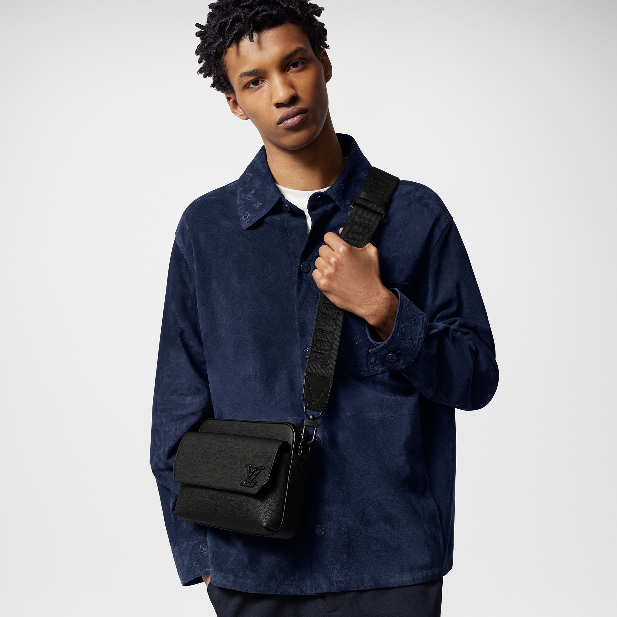 Fastline Messenger LV Aerogram in Bags and Small Leather Goods