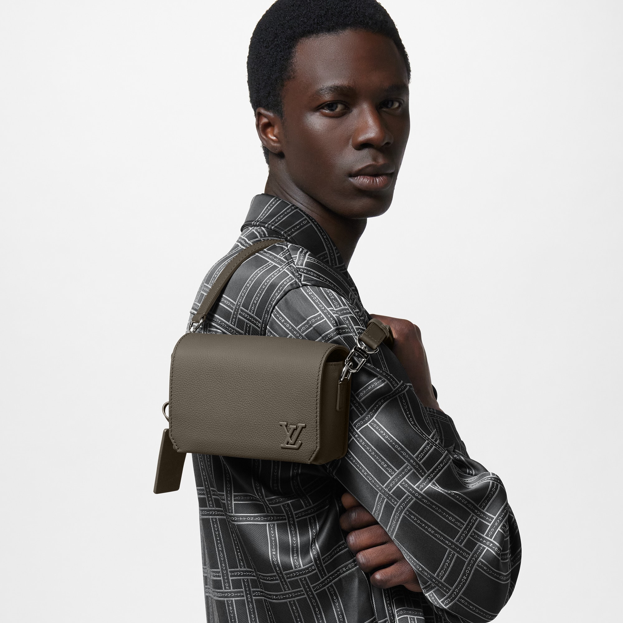 Fastline Wearable Wallet  LV Aerogram in Men