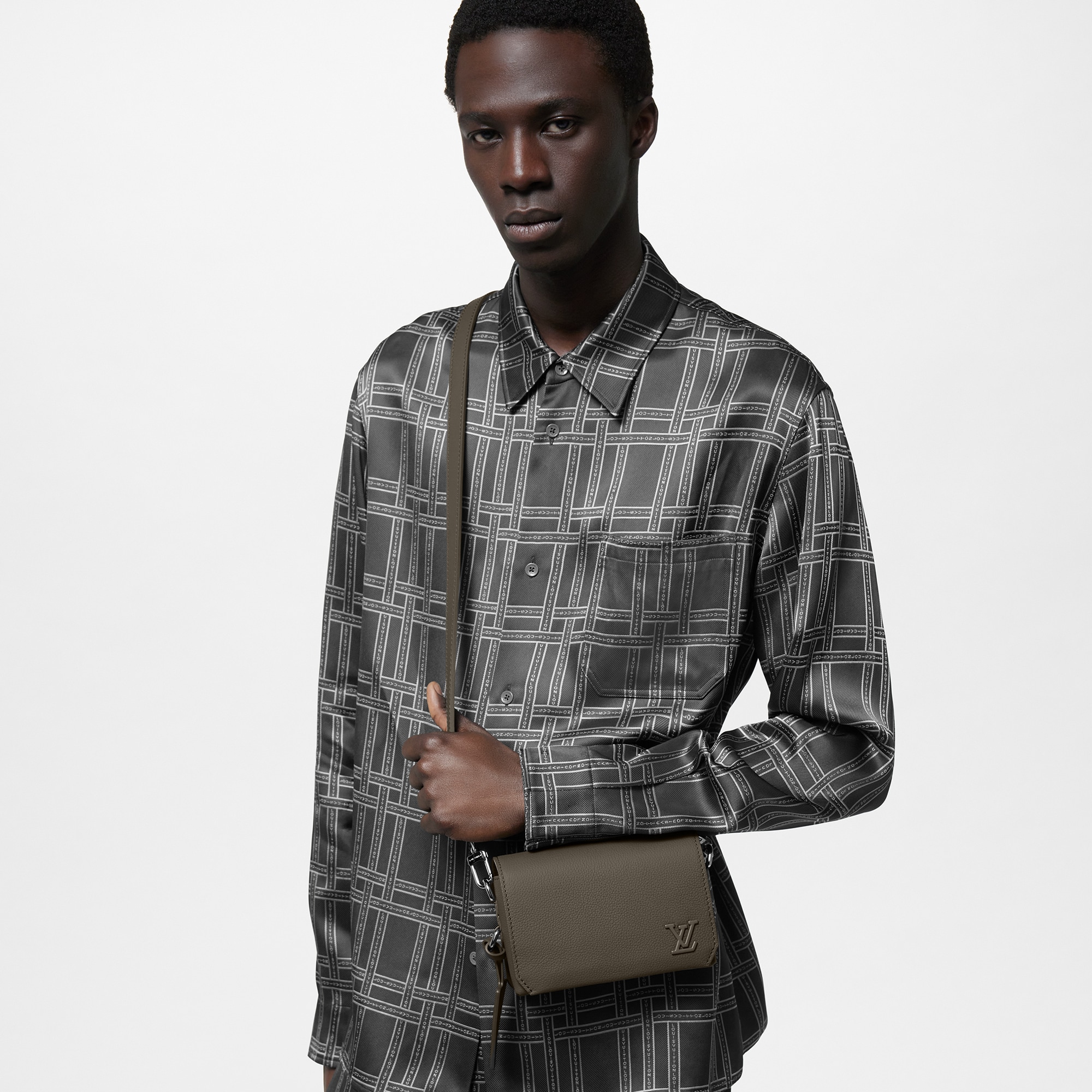 Fastline Wearable Wallet  LV Aerogram in Men