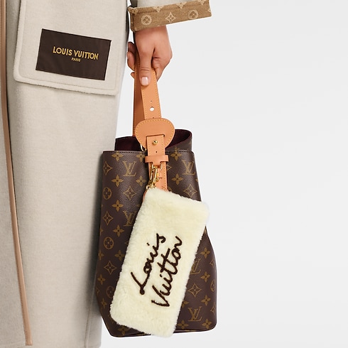 Glasses Pouch LV Script Key Holder . in Women's Accessories Key Holders and Bag Charms collections by Louis Vuitton (Product zoom)