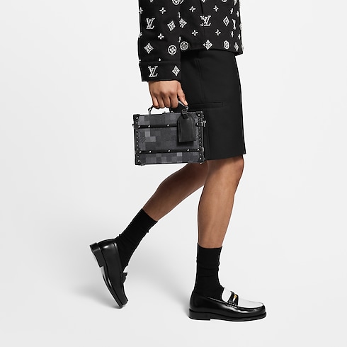 Handle Trunk D16 in Trunks, Travel and Home's Trunks and Boxes Wearable Trunks collections by Louis Vuitton (Product zoom)
