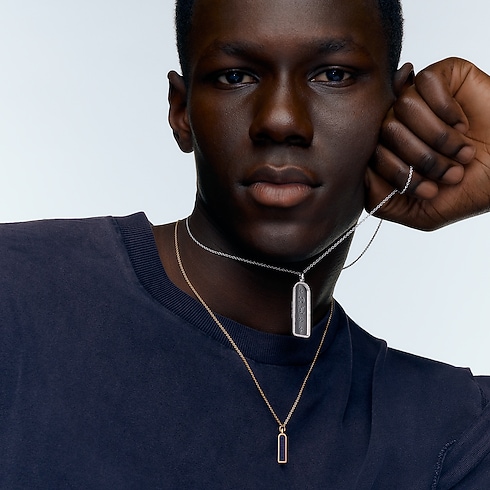 Les Gastons Vuitton Small Tag Pendant, Yellow Gold and Blue Titanium in Les Extraordinaires's Jewelry Necklaces and Pendants collections by Louis Vuitton (Product zoom)