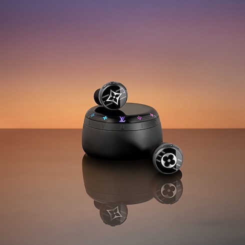 Louis Vuitton Horizon Light Up Earphones - Black in Trunks, Travel and Home's High-Tech Objects and Accessories Audio, Connected Watches and Accessories collections by Louis Vuitton (Product zoom)