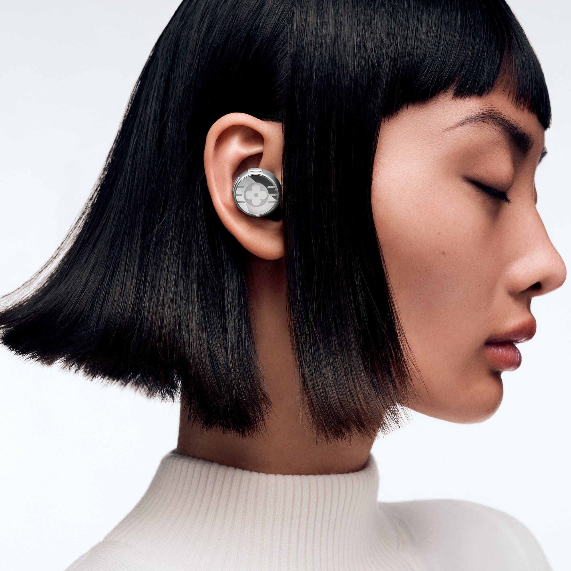 Louis Vuitton Horizon Light Up Earphones - Silver  in Trunks, Travel and Home
