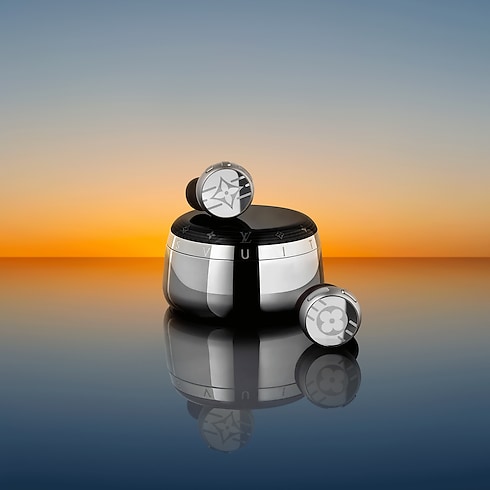 Louis Vuitton Horizon Light Up Earphones - Silver in Trunks, Travel and Home's High-Tech Objects and Accessories Audio, Connected Watches and Accessories collections by Louis Vuitton (Product zoom)