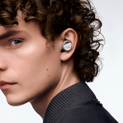 Louis Vuitton Horizon Light Up Earphones - Silver in Trunks, Travel and Home's High-Tech Objects and Accessories Audio, Connected Watches and Accessories collections by Louis Vuitton (Product zoom)