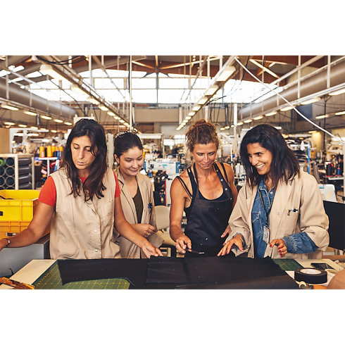 Louis Vuitton Manufactures in Trunks, Travel and Home's Books and Stationery Hard Cover Books collections by Louis Vuitton (Product zoom)