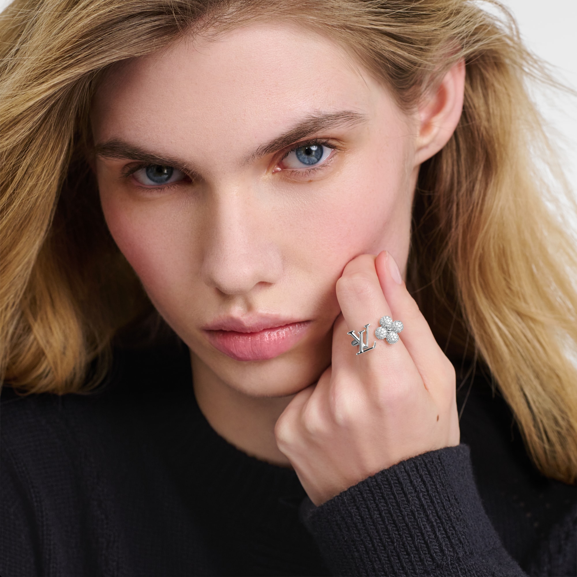 Louisette Signature Strass Ring . in Women