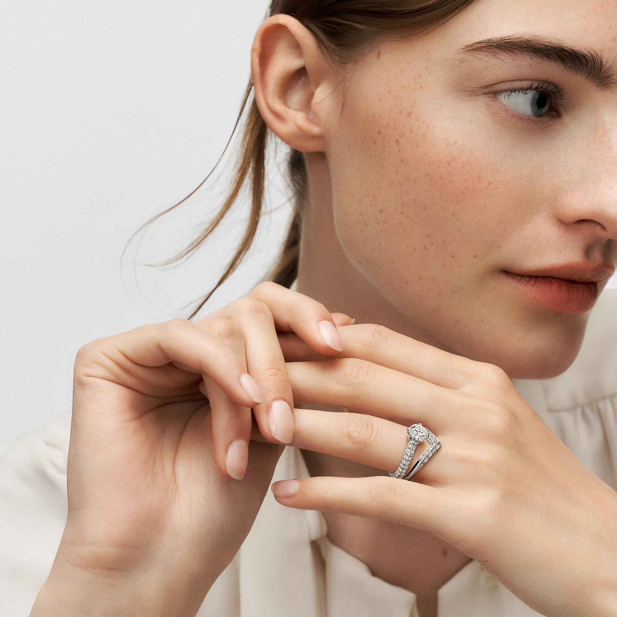 LV Diamonds Pavé Solitaire, Round Brilliant cut  in Jewellery