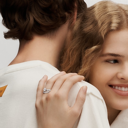 LV Diamonds Pavé V Ring, Platinum in Jewellery's Categories Wedding Bands collections by Louis Vuitton (Product zoom)