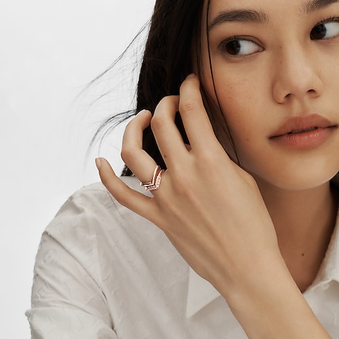 LV Diamonds V Ring, Pink Gold in Jewellery's Categories Wedding Bands collections by Louis Vuitton (Product zoom)