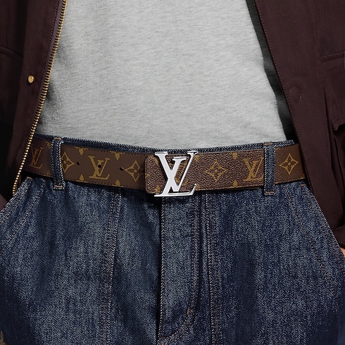 LV initiales Monogram Midnight 40mm Reversible Belt cropped worn view