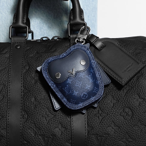 LV Owl Bag Charm . in Men's Accessories Key Holders and Bag Charms collections by Louis Vuitton (Product zoom)