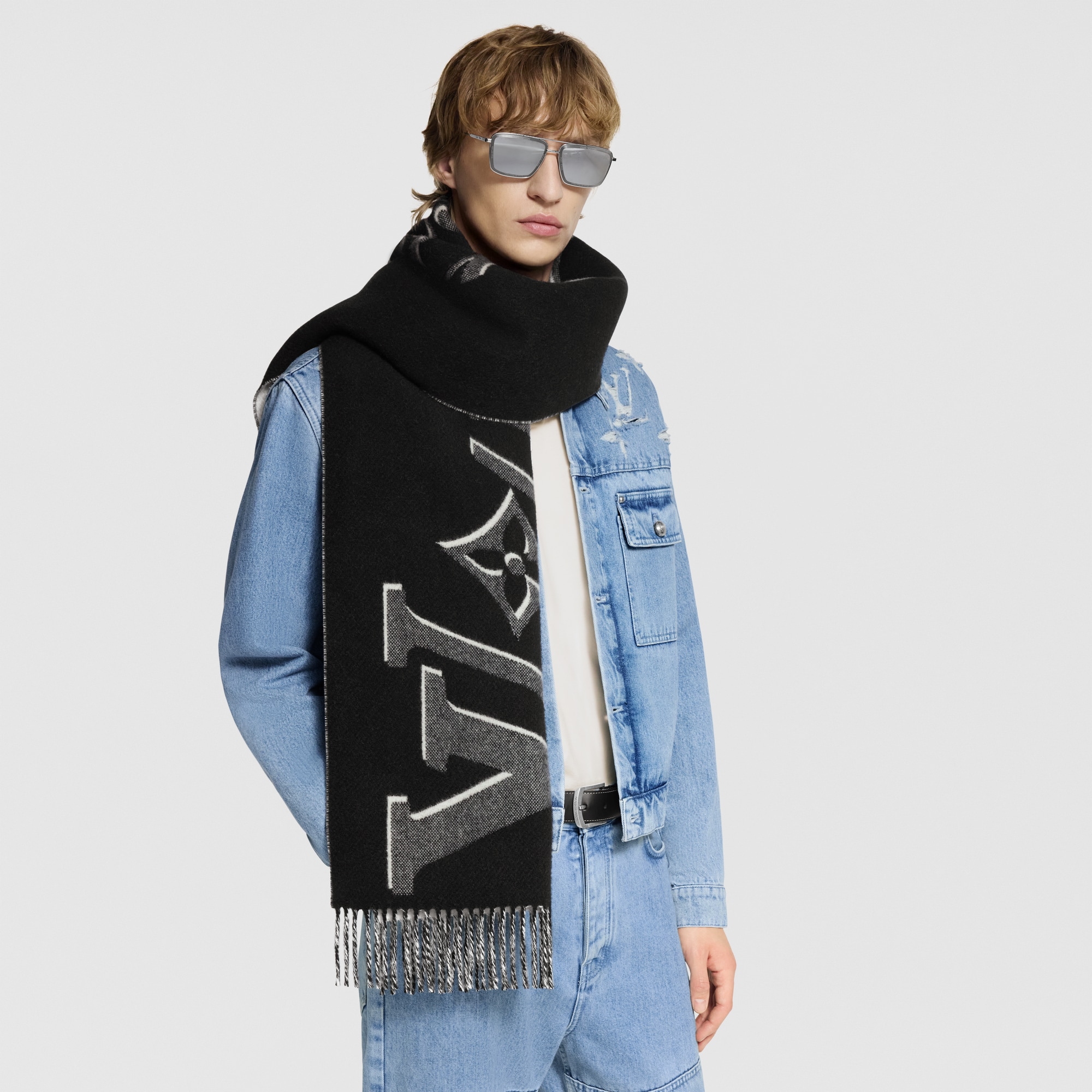LV Vers Scarf . in Men