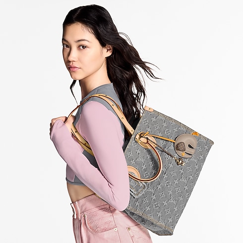 OnTheGo MM Monogram Denim in Bags and Small Leather Goods's Women Bags LV Icons collections by Louis Vuitton (Product zoom)