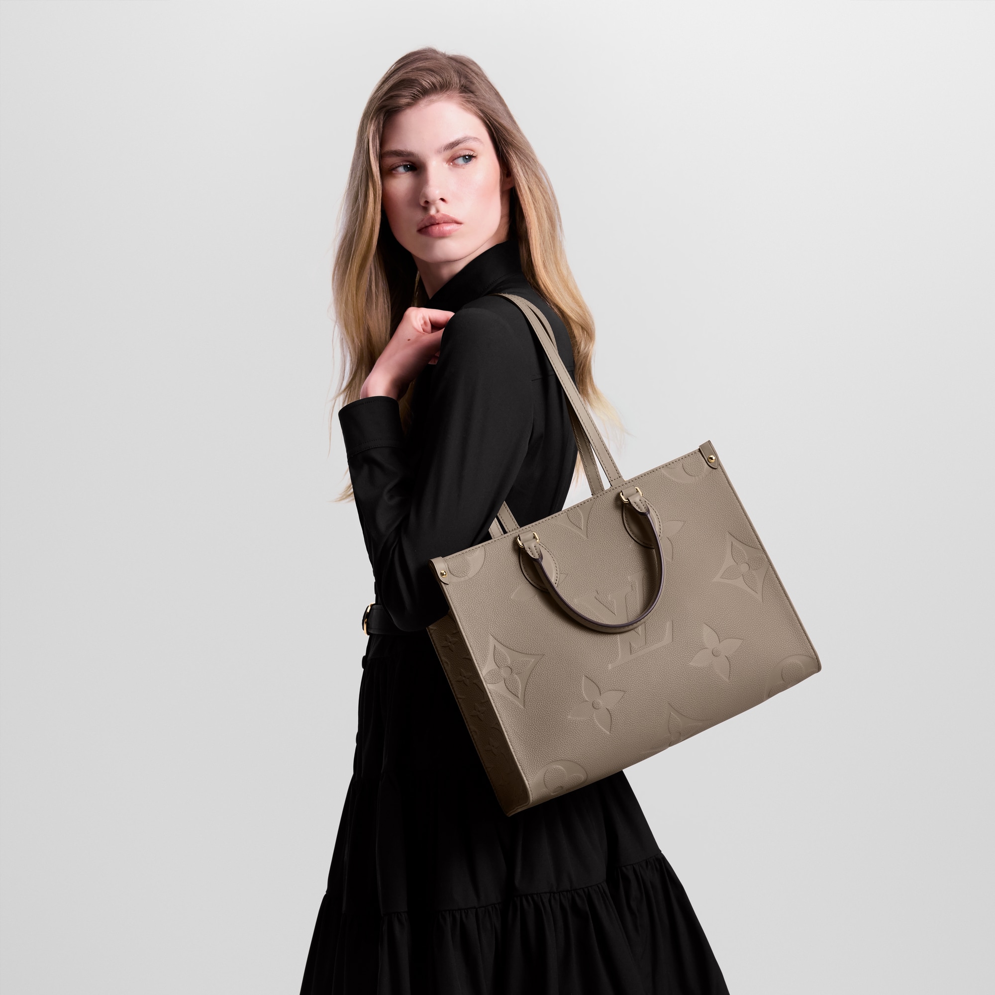 Onthego MM Monogram Empreinte Leather in Women