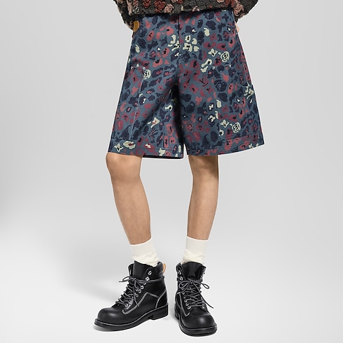 Printed Carpenter Shorts in Men's Ready-to-Wear Pants collections by Louis Vuitton (Product zoom)
