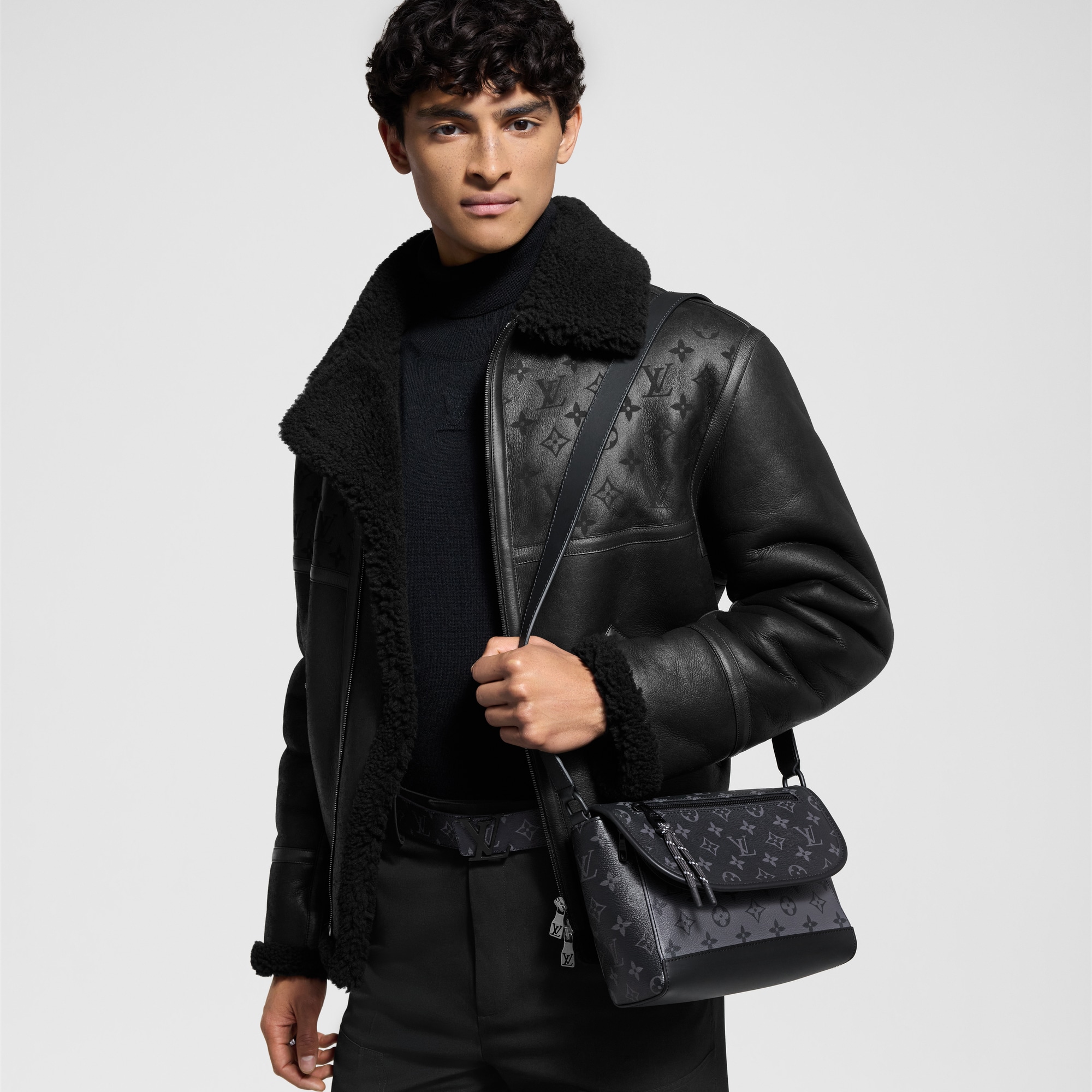 Pulse Messenger Monogram Eclipse in Men