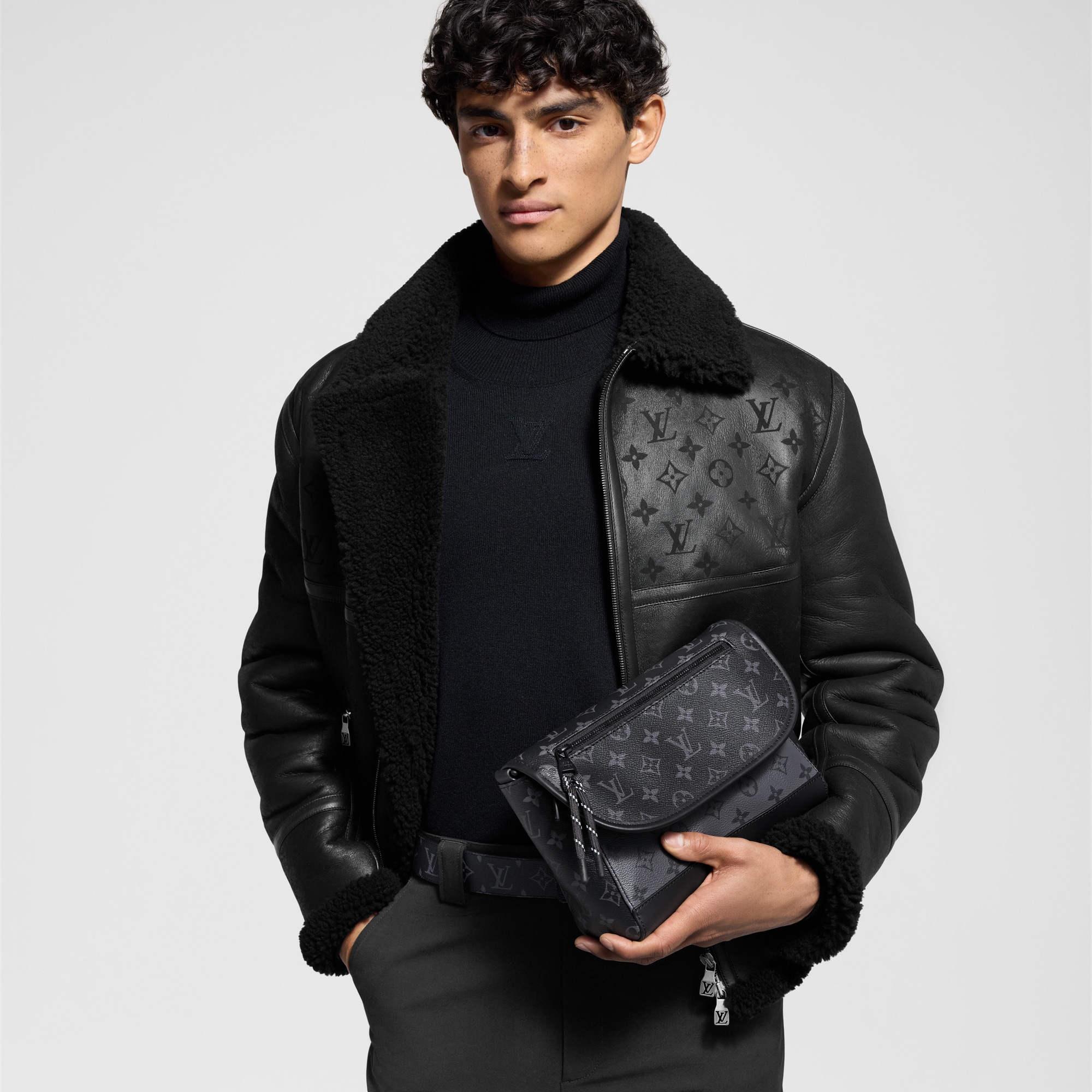 Pulse Messenger Monogram Eclipse in Men