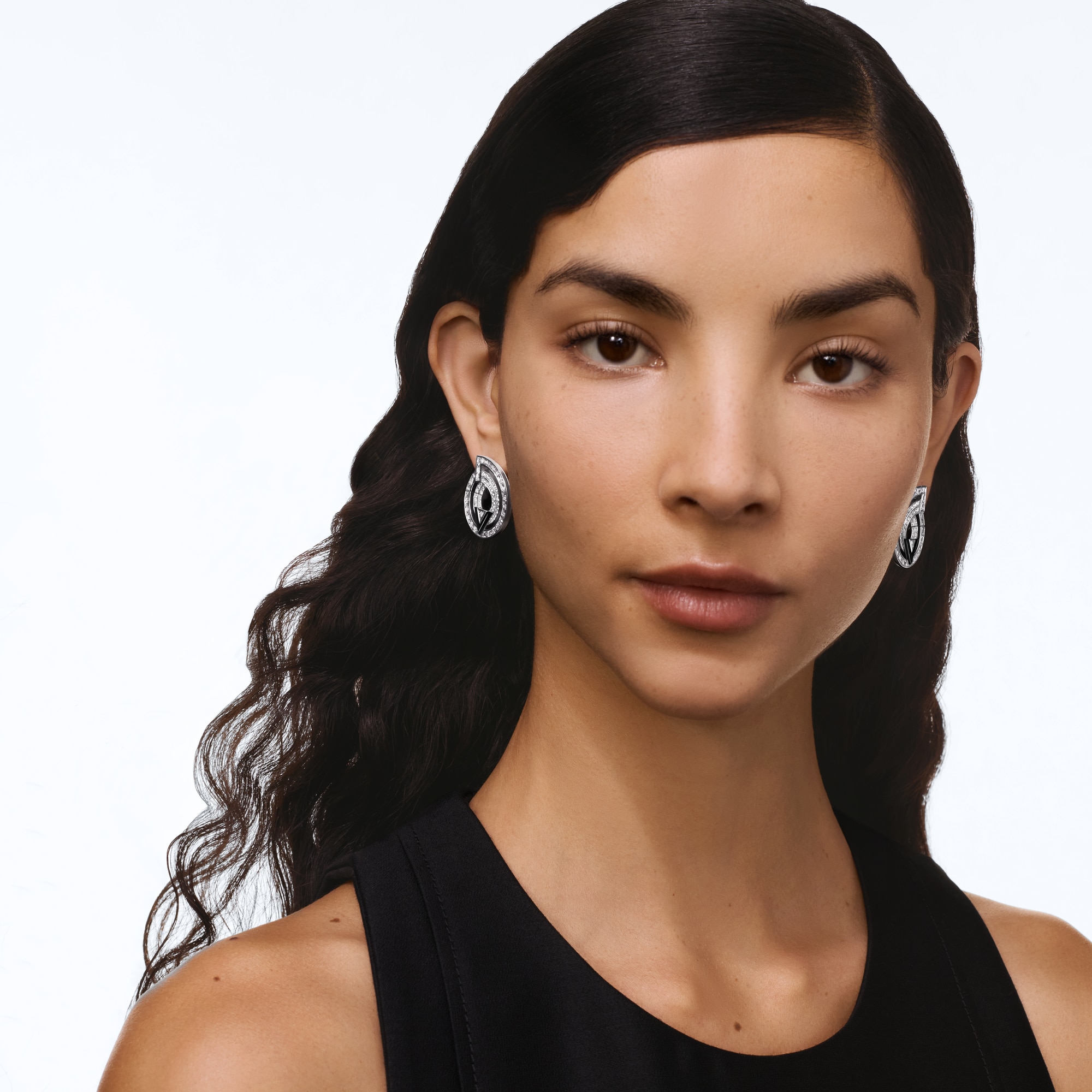 Pure V Hoops, White Gold, Onyx and Diamonds  in Les Extraordinaires
