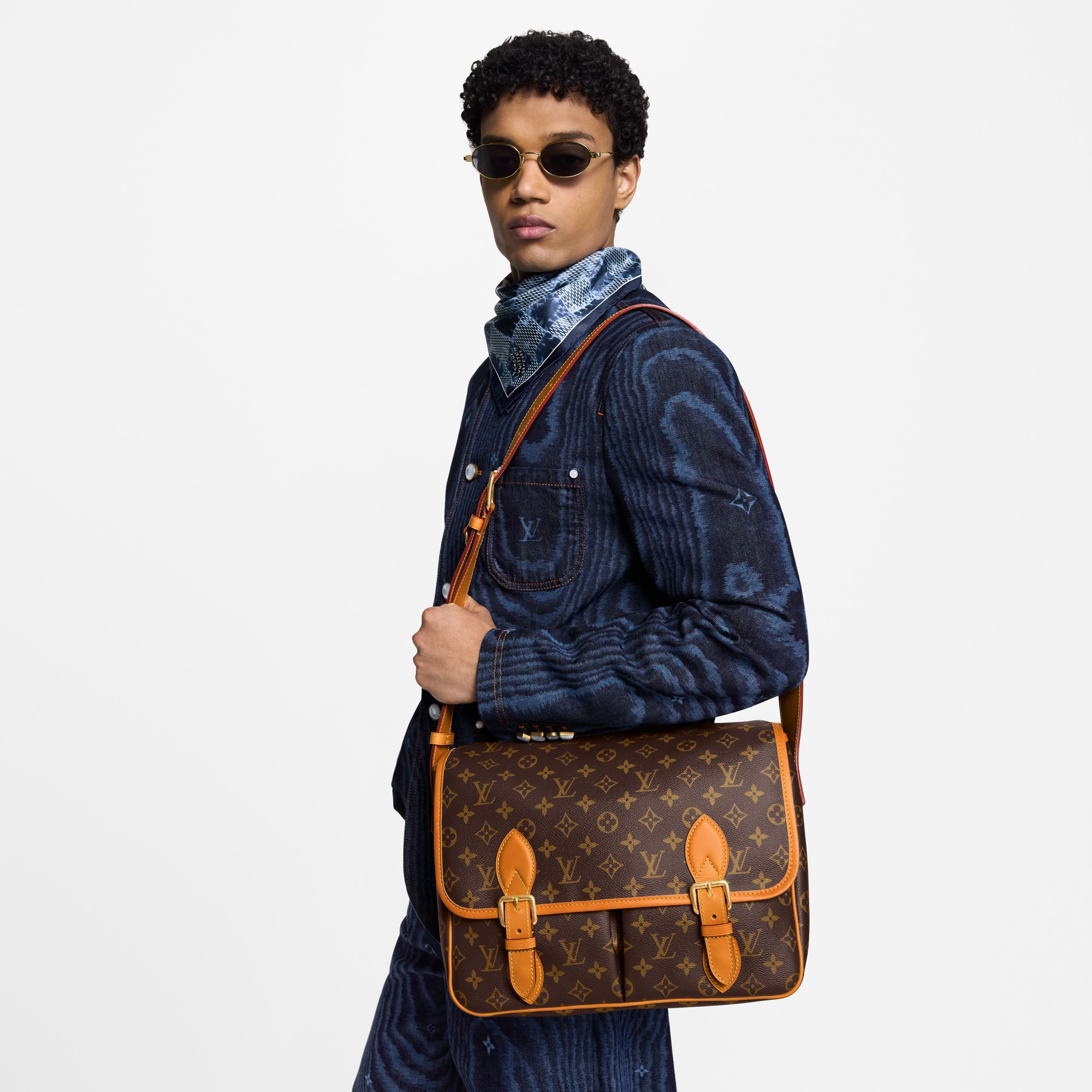 Satchel Messenger G69 in Bags and Small Leather Goods