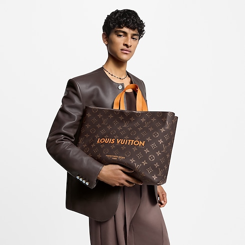 Shopper Tote MM Autres Cuirs Monogram in Bags and Small Leather Goods's Men Bags Newness collections by Louis Vuitton (Product zoom)