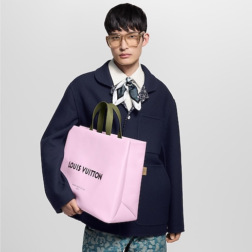 Shopper Tote MM Autres Cuirs in Bags and Small Leather Goods's Men Bags Newness collections by Louis Vuitton (Product zoom)