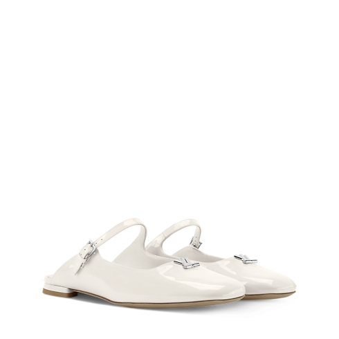 Vanity Chain Pouch Monogram Empreinte Leather in Women's Wallets and Small Leather Goods Wallets on Chain and Micro Bags collections by Louis Vuitton