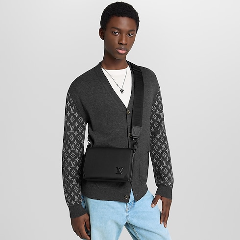 Takeoff Messenger PM LV Aerogram in New's For Men New Formal collections by Louis Vuitton (Product zoom)