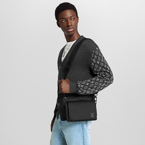 Takeoff Messenger PM LV Aerogram in New's For Men New Formal collections by Louis Vuitton (Product zoom)