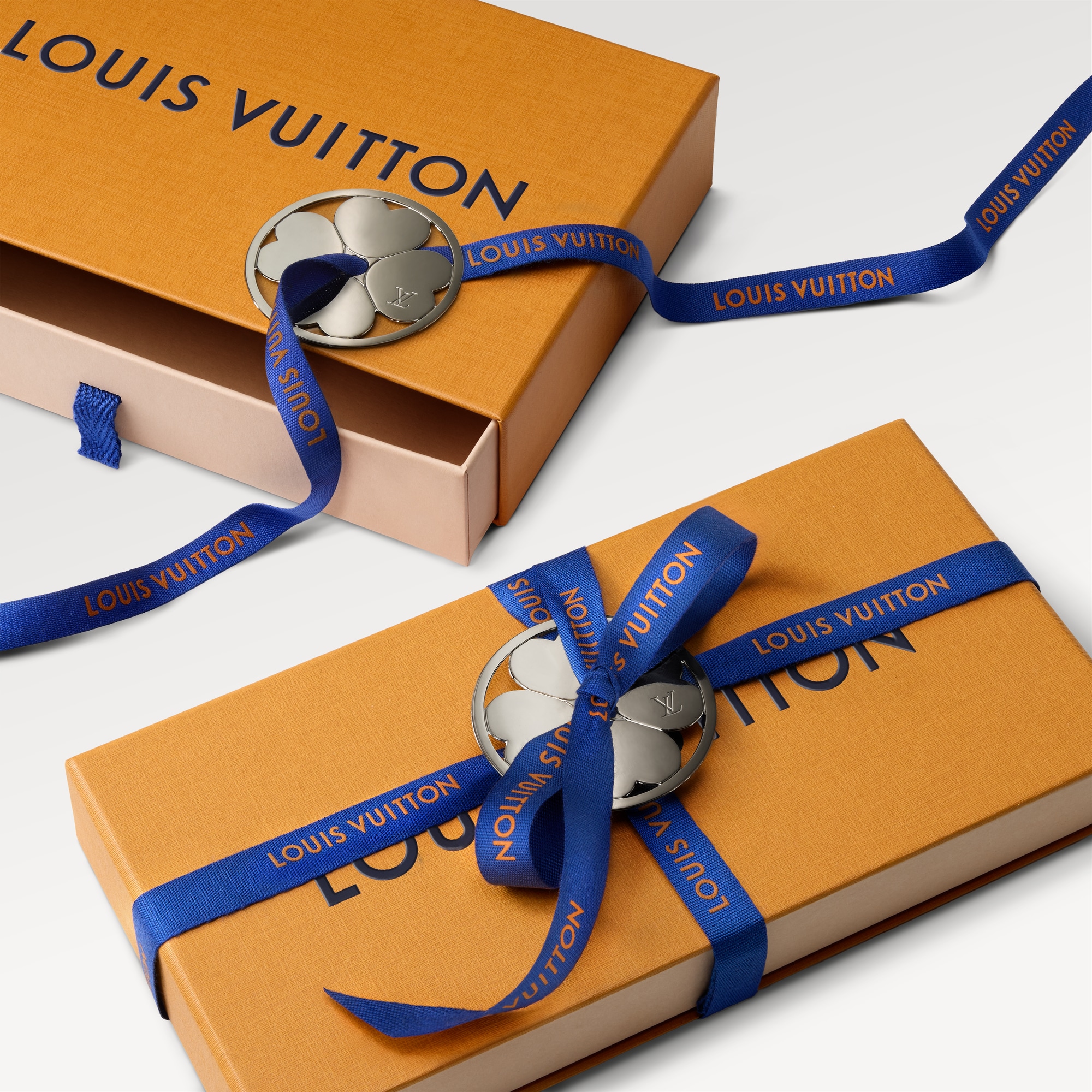 Takeoff Pouch LV Aerogram - For Men | LOUIS VUITTON