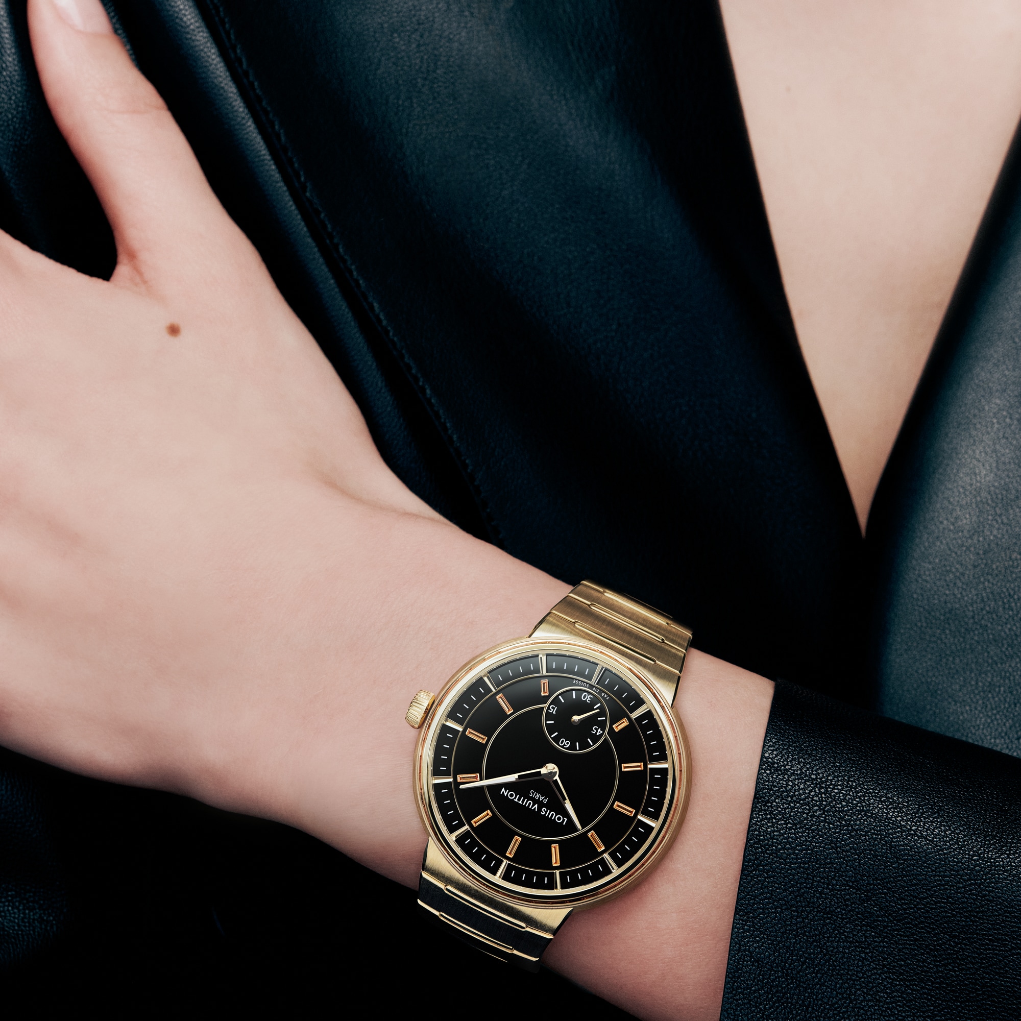 Tambour, Automatic, 40mm, Yellow Gold, onyx, sapphires  in Watches