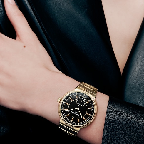 Tambour, Automatic, 40mm, Yellow Gold, onyx, sapphires in Watches's All Watches } collections by Louis Vuitton (Product zoom)