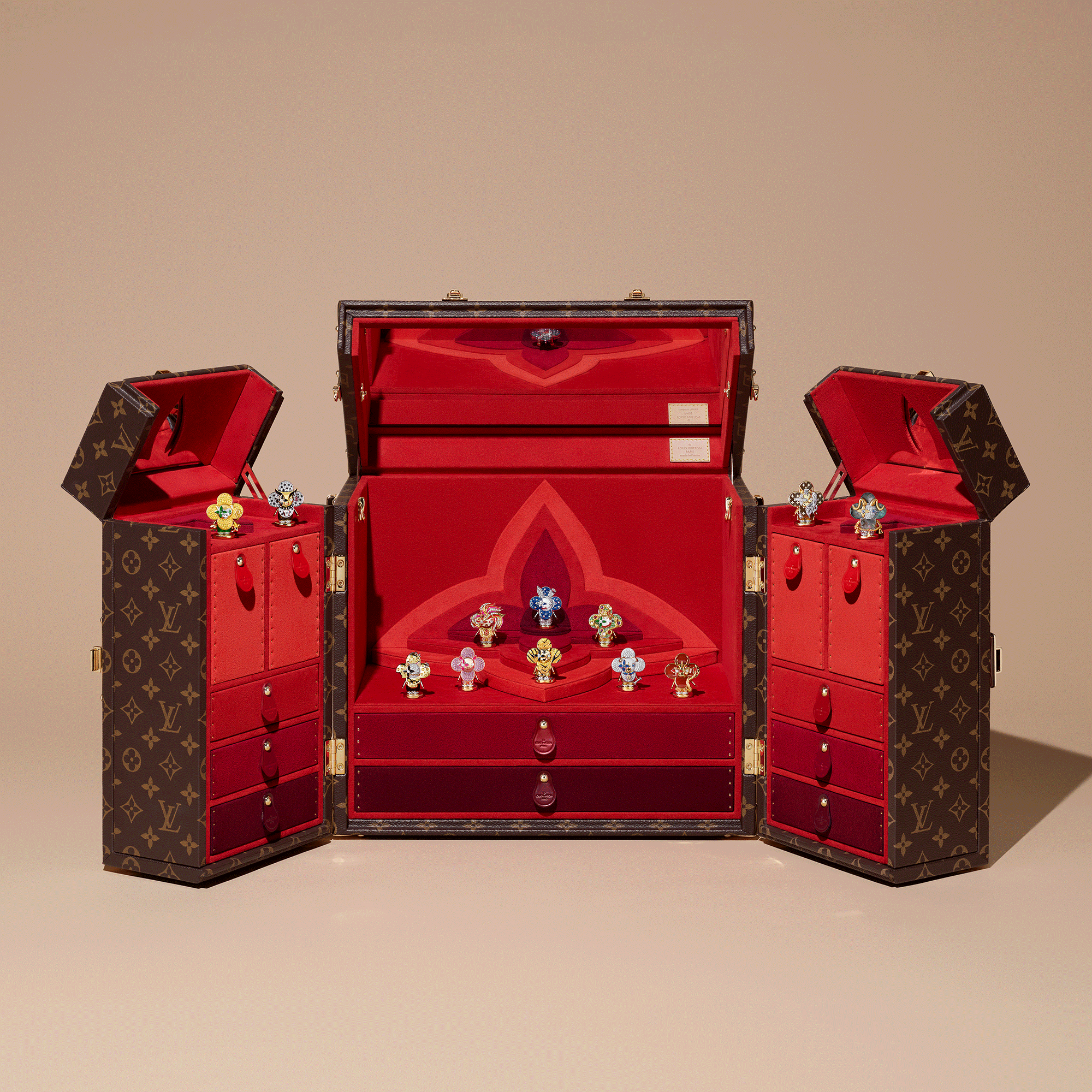 Vivienne Horse Pendant, Yellow Gold, White Gold, Lacquer & Diamonds  in Les Extraordinaires