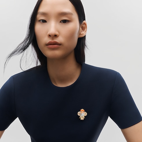 Vivienne Orange Lion Dance Pendant, Yellow Gold, White Gold, Lacquer, Diamonds & Colored Stones in Jewellery's Categories Necklaces and Pendants collections by Louis Vuitton (Product zoom)