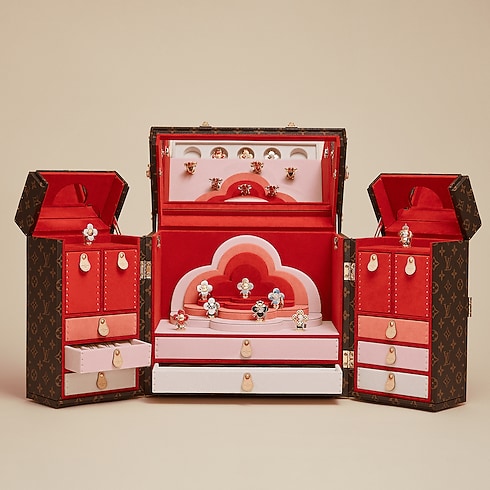 Vivienne Panda Pendant, White Gold, Yellow Gold, Onyx, Lacquer & Diamonds in Jewellery's Categories All Fine Jewellery collections by Louis Vuitton (Product zoom)