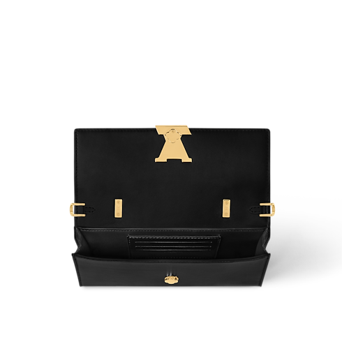 Wallet On Chain Capucines Capucines in Women's Wallets and Small Leather Goods Wallets on Chain and Micro Bags collections by Louis Vuitton (Product zoom)