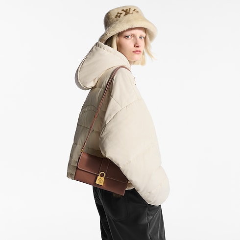 Wallet On Chain Low Key Low Key in Women's Wallets and Small Leather Goods Wallets on Chain and Micro Bags collections by Louis Vuitton (Product zoom)