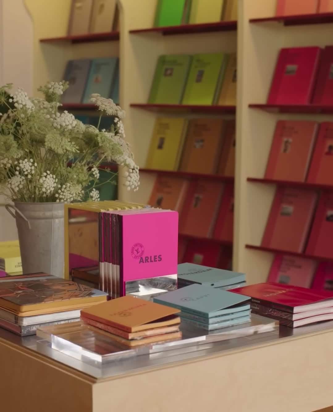 Books and Stationery | LOUIS VUITTON